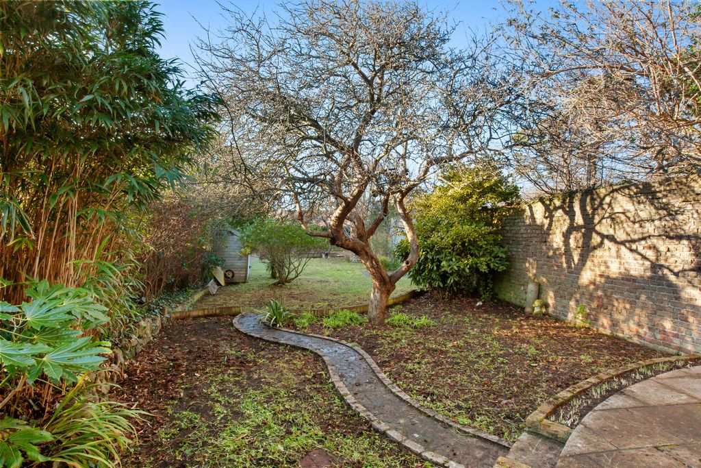 85704 R 1 IMG 0379 1K JPEG