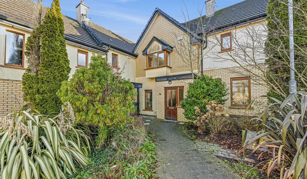 LEAD USE 01.15 4 The Close Maryborough Ridge Douglas Cork ERA H Pix WEB 20