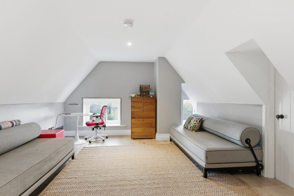 99 Rockford Manor 29