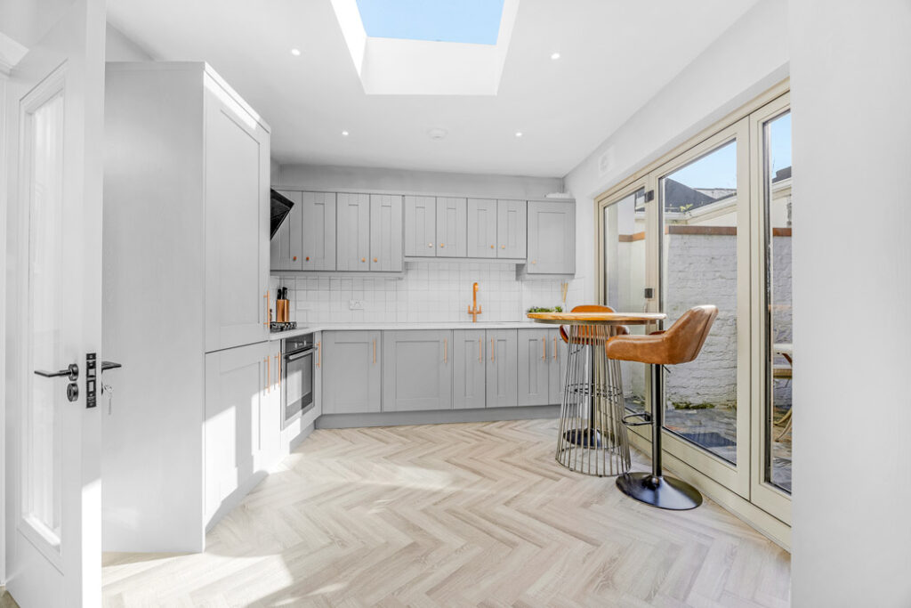 14 Albert Court Kitchen 1