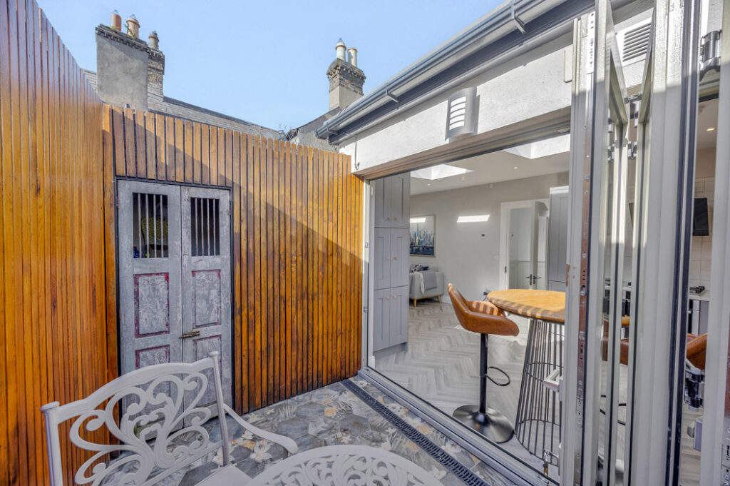 14 Albert Court patio