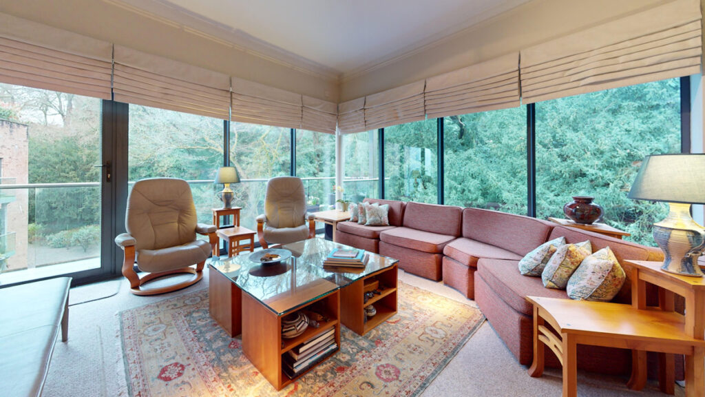 21 Glencove Living Room