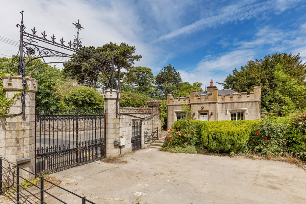 gate lodge