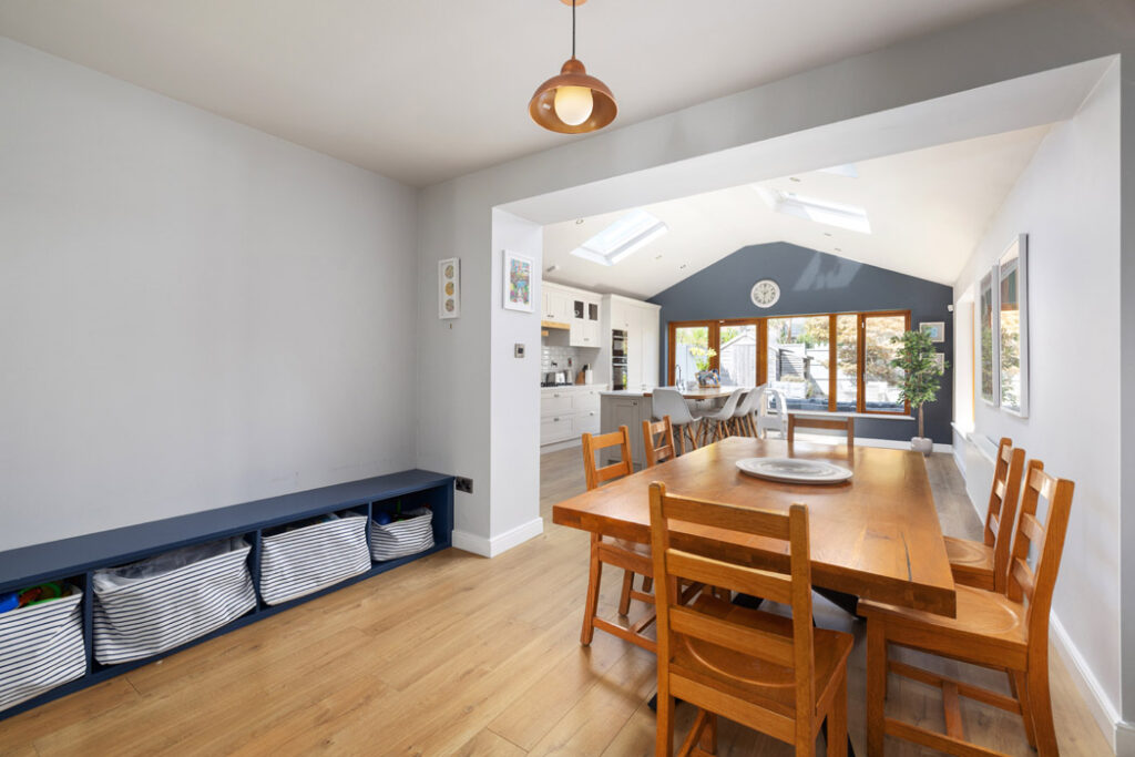 81389 R 1 27 THE HEADLANDS 16