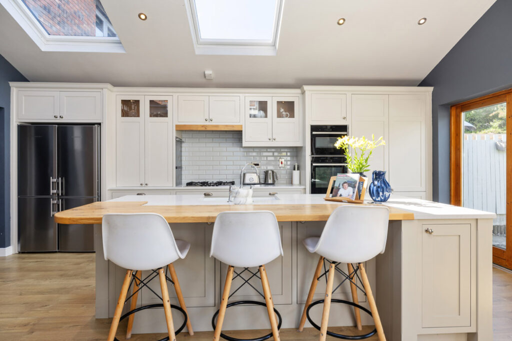 81389 R 1 27 THE HEADLANDS 22