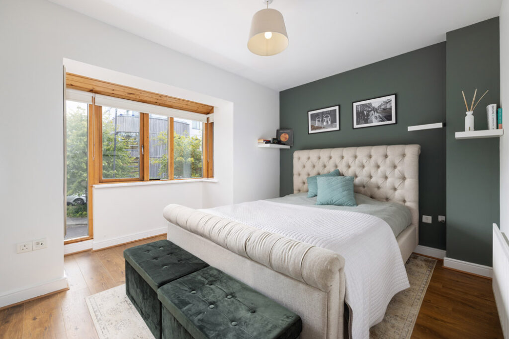 81389 R 1 27 THE HEADLANDS 40