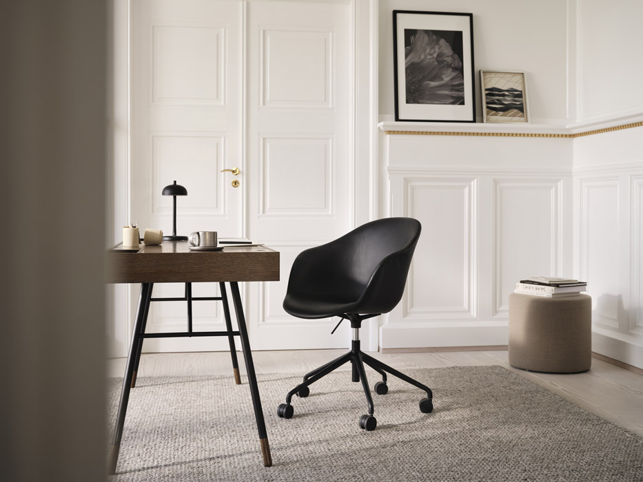 SS26 Cupertino Desk E949 Adelaide chair from E569 Set 27 117