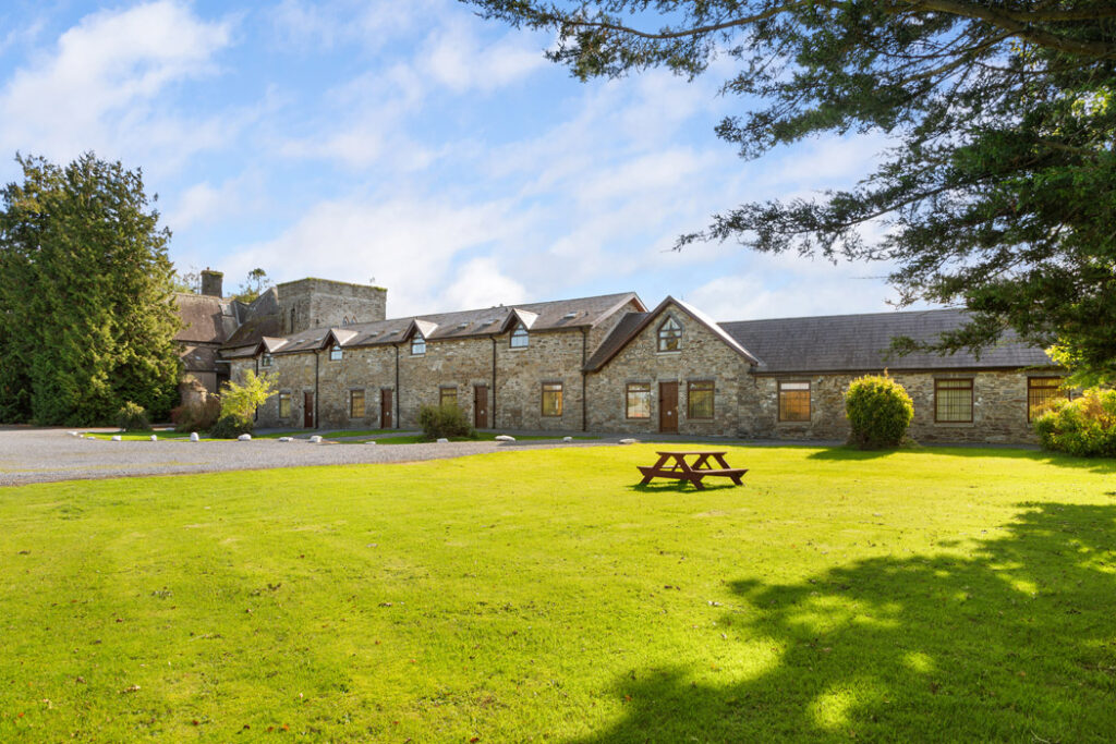 17. cottages front garden