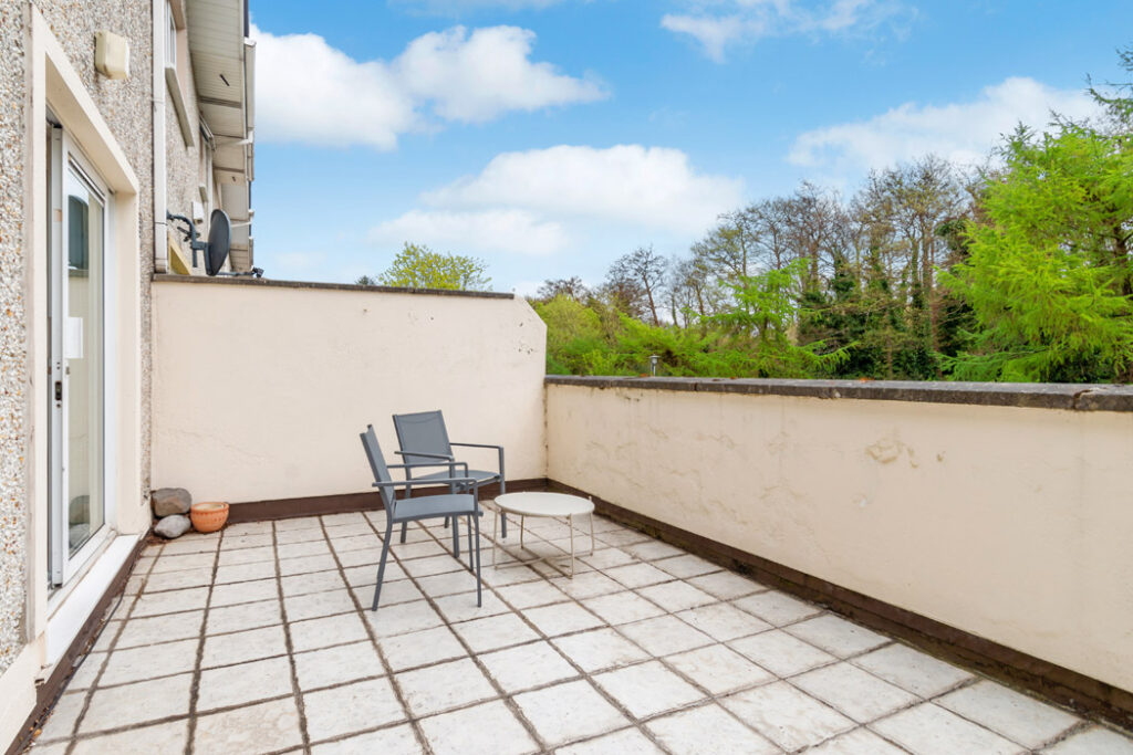 18 Hillcrest Manor 1