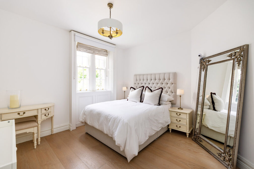 81664 R 1 6L7A5166 1