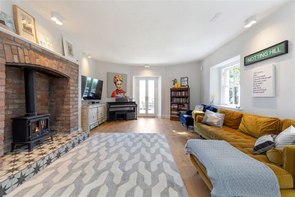 family room at garden elvel 1