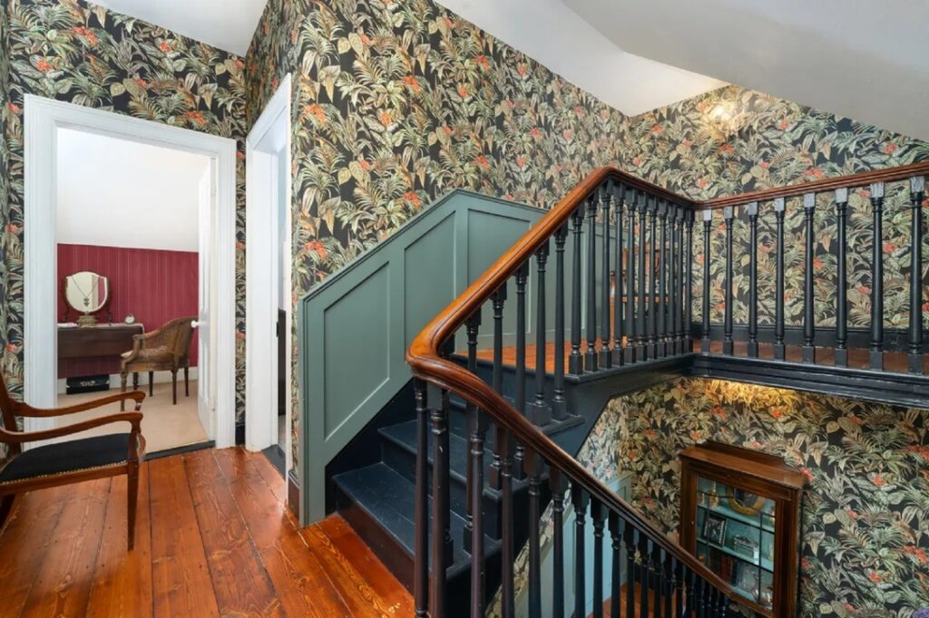 2nd floor landing