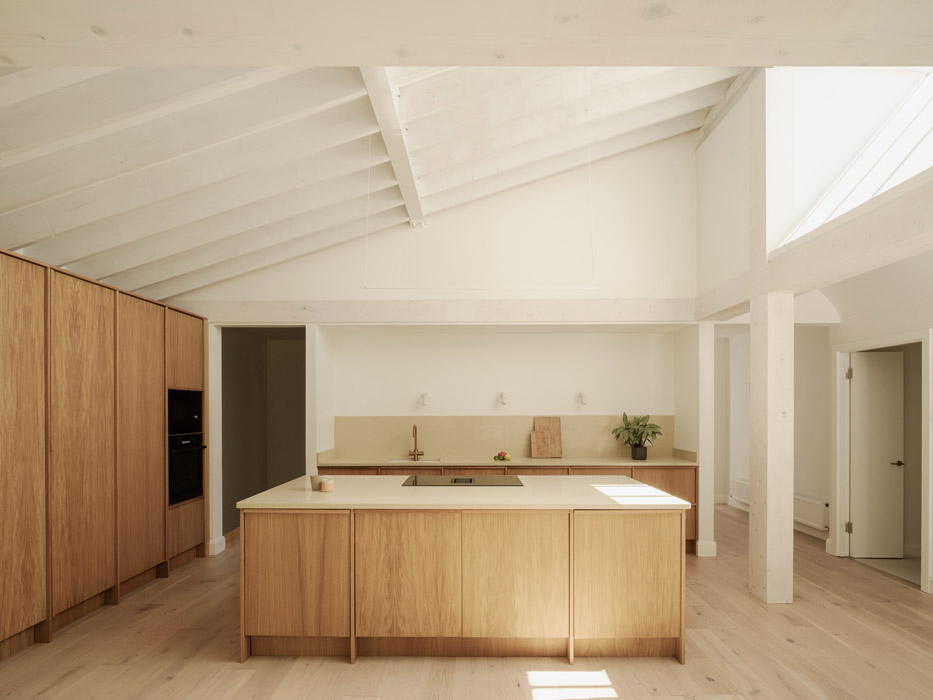 Bellevue Heights REIR Studio Photo by Peter Molloy