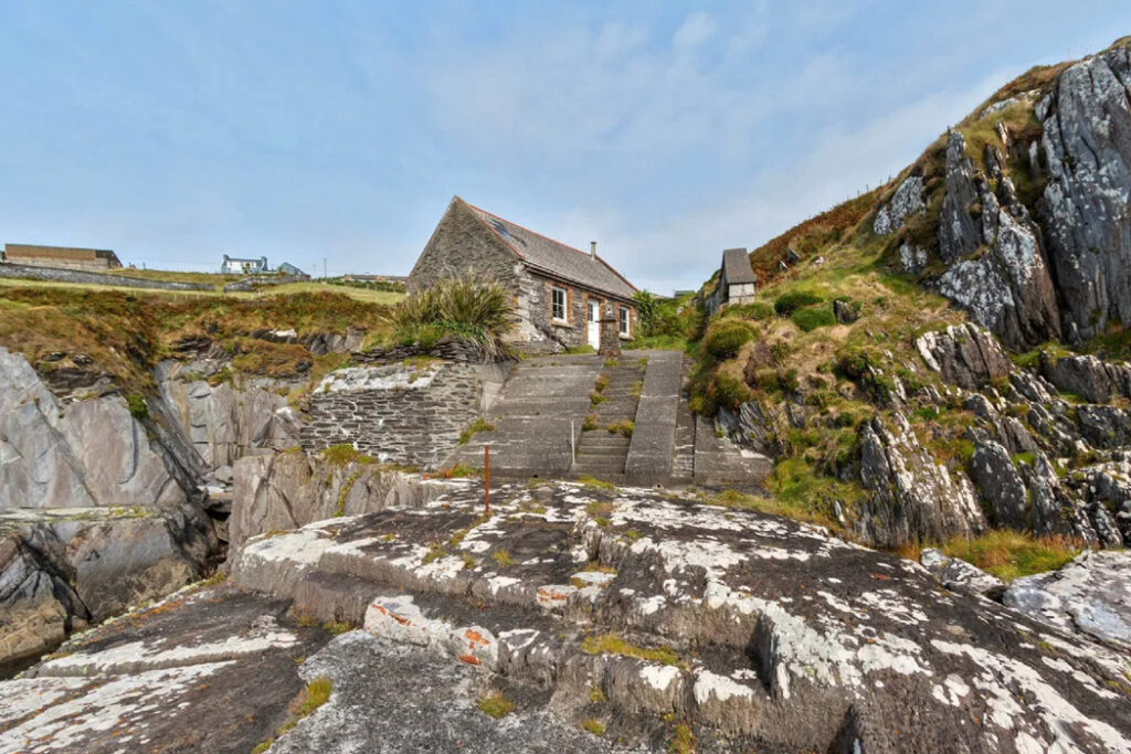Private beach access from large lighthouse keeper’s home 1 lighthouse keeper