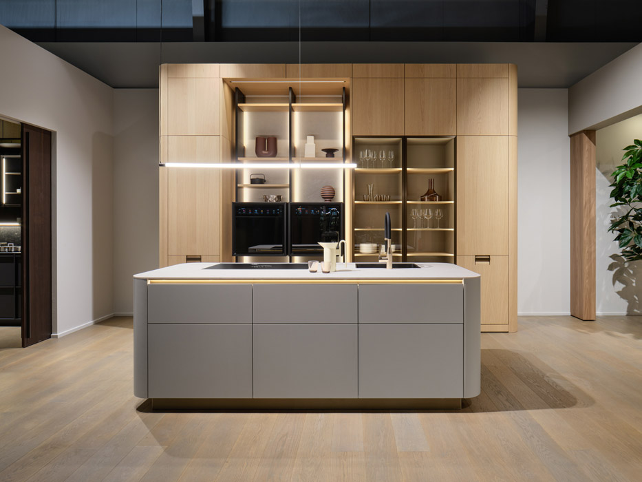 Red hot glamour takes centre stage in kitchen design 5 Leicht at mcNally Curved panels TOPOS CLASSIC FS