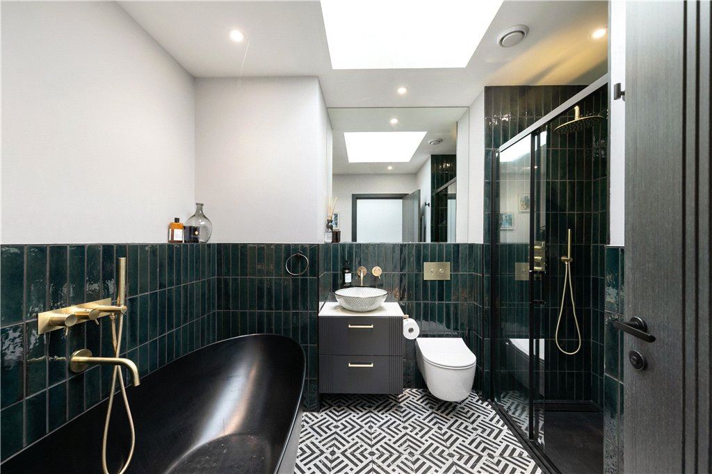 black bathrooms