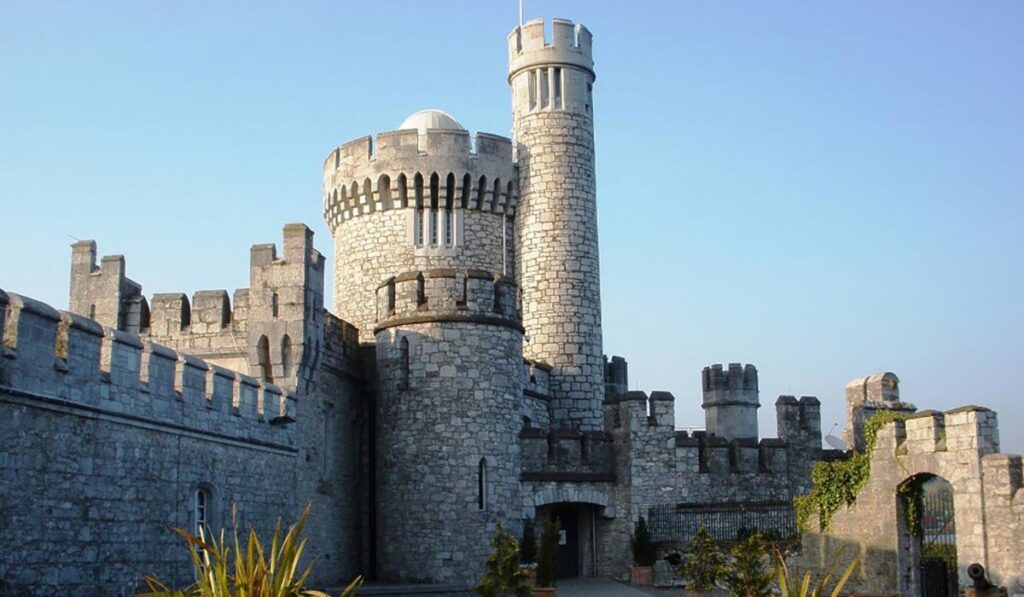 5 observatories for stargazing and moonwatching as Ireland gets a new look at the lunar landscape 14 castle courtyard e1778664574692