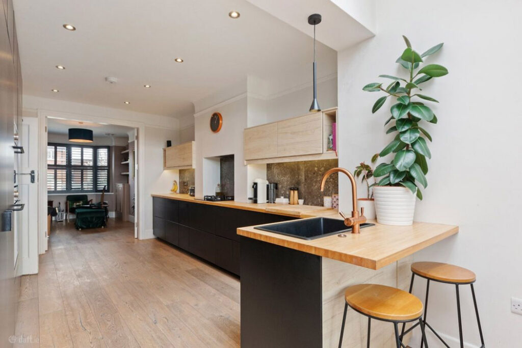 A secret address seeking €825k by a 1990s starchitect is on the sunny side of a D7 street 6 kitchen to living