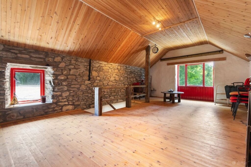 Mill house with the “best water in Ireland” at a great price 5 mill house upstairs