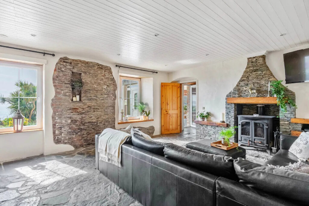 Private beach access from large lighthouse keeper’s home 7 seperate sitting room