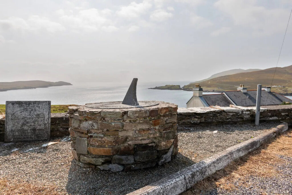Private beach access from large lighthouse keeper’s home 3 sun dial
