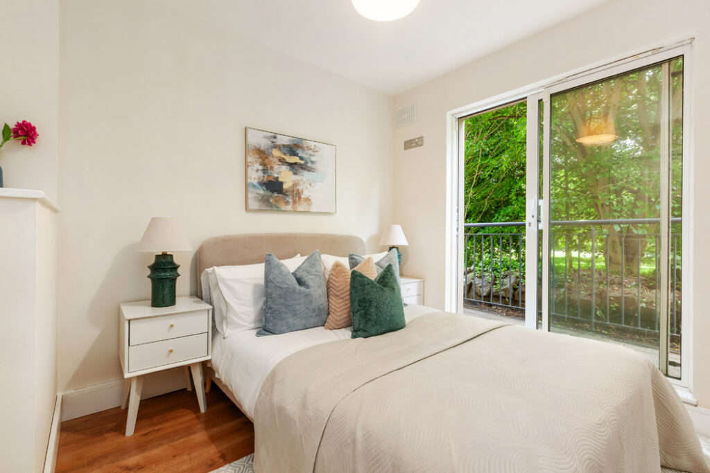 Commune with nature in your very own “tree house”, overlooking the Phoenix Park 3 89901 R 1 IMG 0230