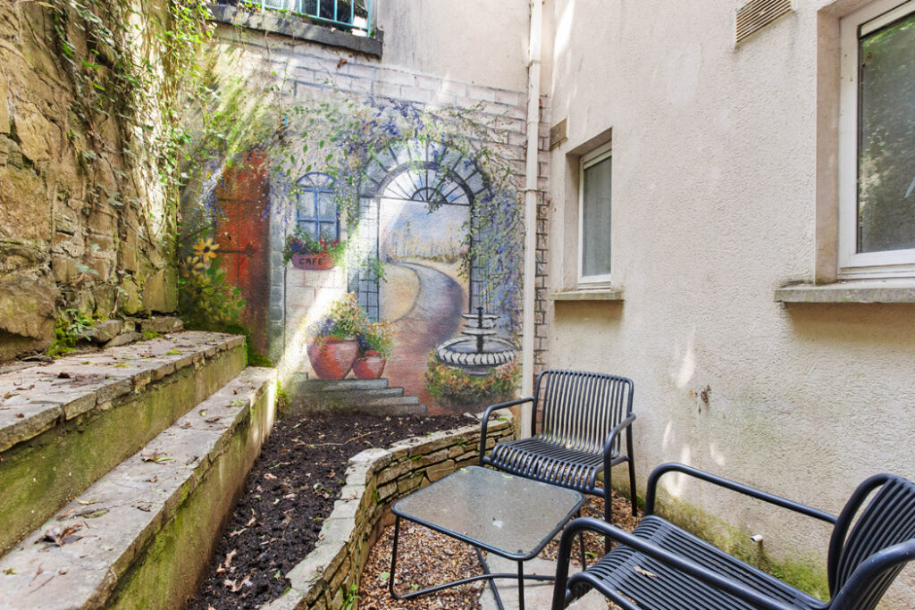 Commune with nature in your very own “tree house”, overlooking the Phoenix Park 4 89901 R 1 IMG 0248