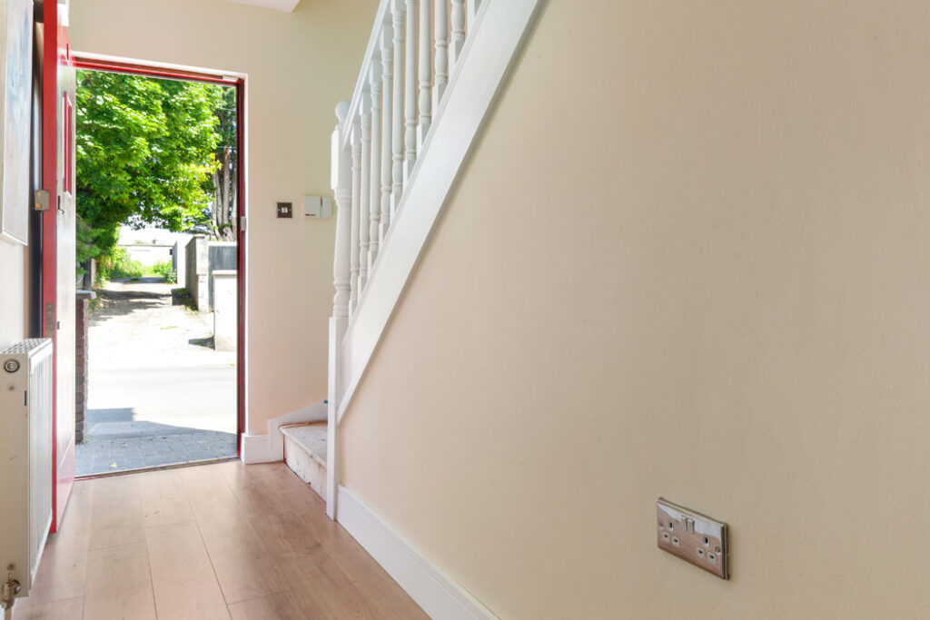 Commune with nature in your very own “tree house”, overlooking the Phoenix Park 2 89901 R 1 IMG 0251