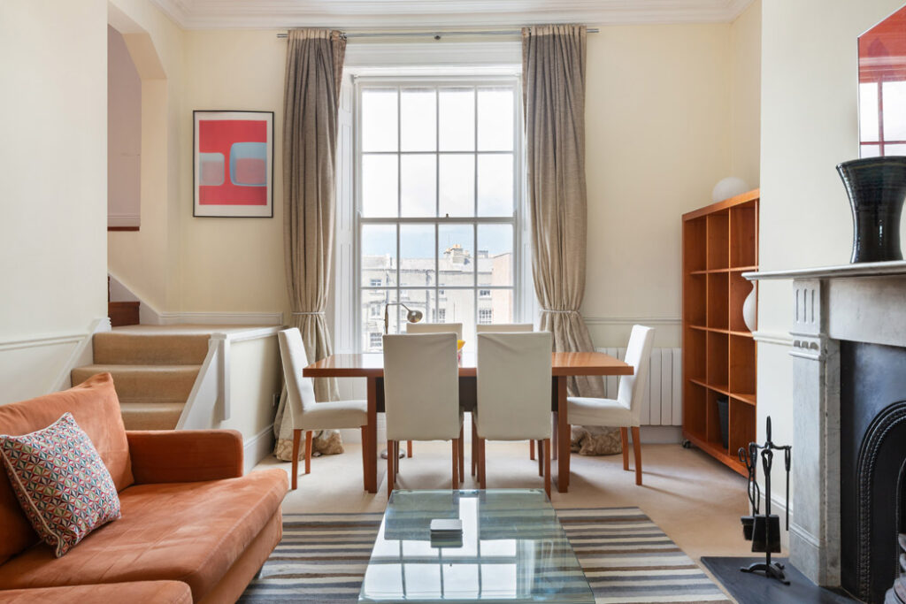 Top floor apartment in Georgian residence with Grand Canal views seeking €625k 2 Apt.424HerbertPlace 3 kp9a5643