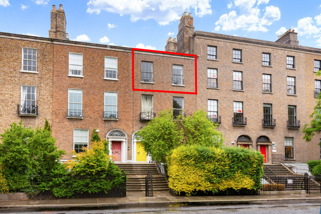 Top floor apartment in Georgian residence with Grand Canal views seeking €625k 1 D2