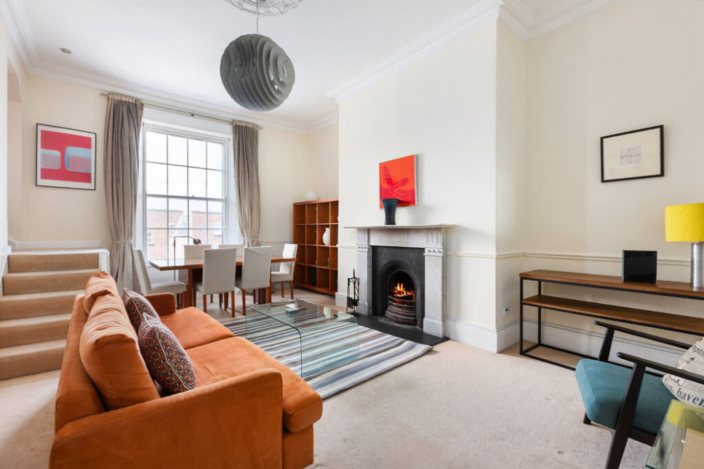 Top floor apartment in Georgian residence with Grand Canal views seeking €625k 3 LIVINGROOM
