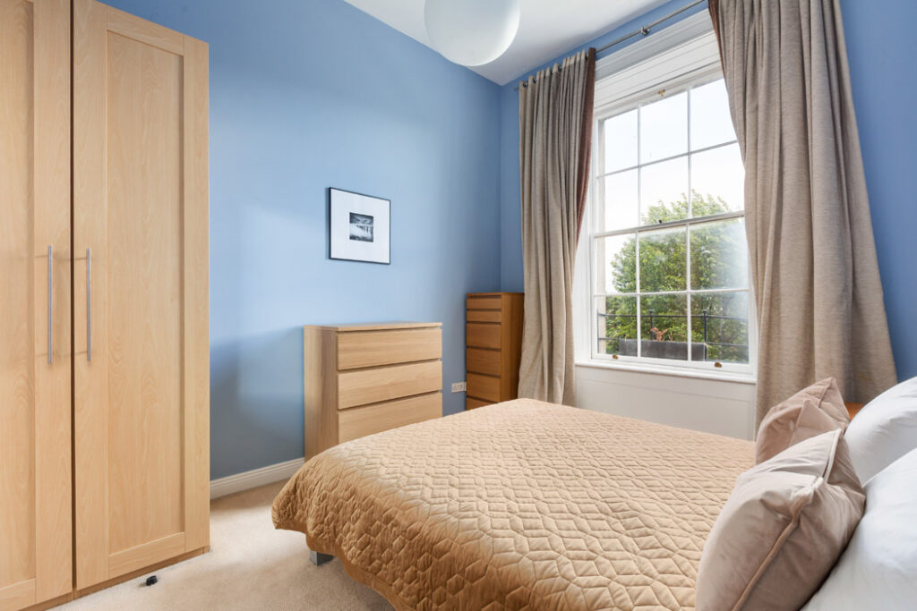 Top floor apartment in Georgian residence with Grand Canal views seeking €625k 6 MAIN BEDROOM