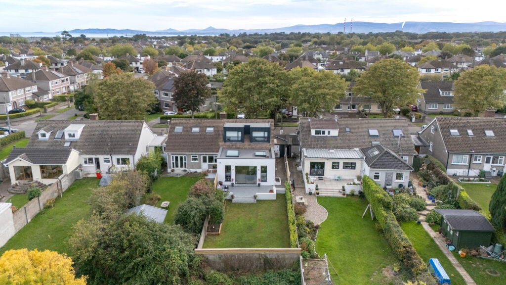 D5 bungalow whose front hides an A-rated 5-bed out back 9 St Assams Park27