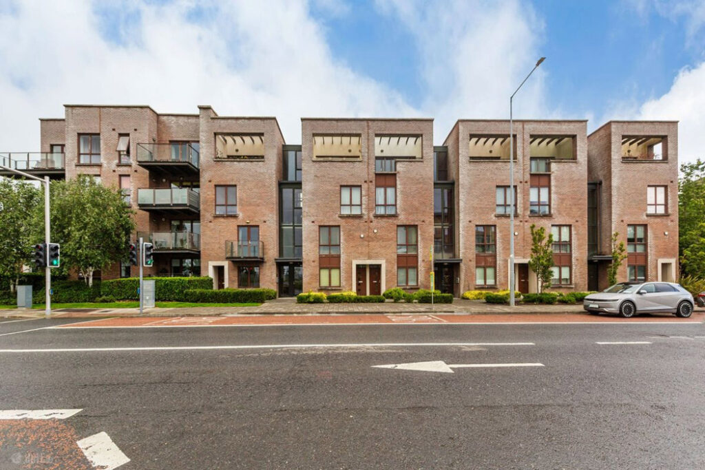 Two two-beds, within commuting distance to Dublin, for less than €370k 1 commuting
€370k