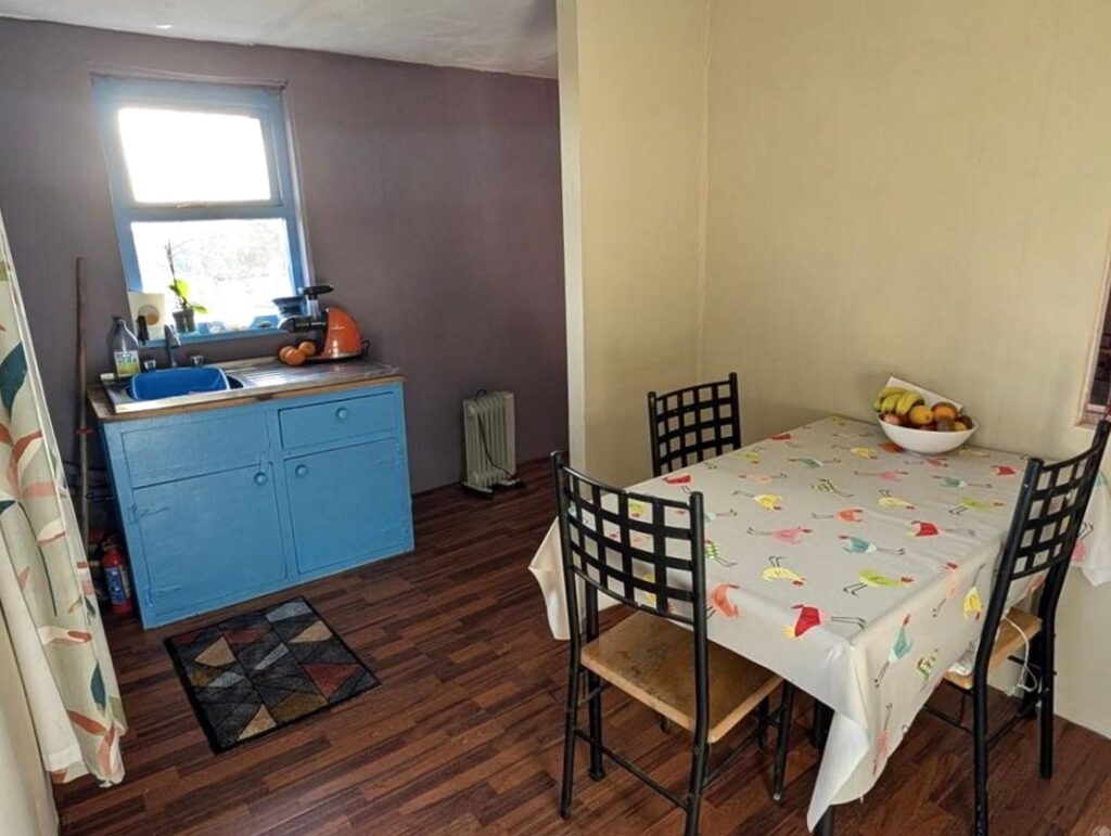 Seeking €75k, is this cabin the greatest buy of all time? 2 kitchen 2