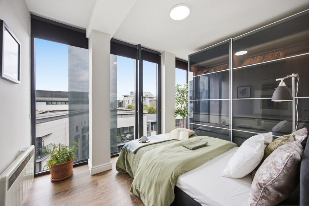 Docklands 2.0: On top of the world in a three-bedroom, 7th-floor apartment 7 105 GCR Bedroom 1