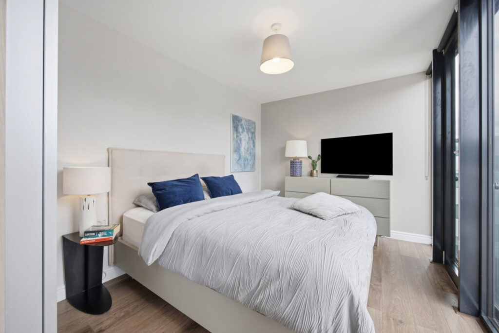 Docklands 2.0: On top of the world in a three-bedroom, 7th-floor apartment 6 105 GCR Bedroom 3