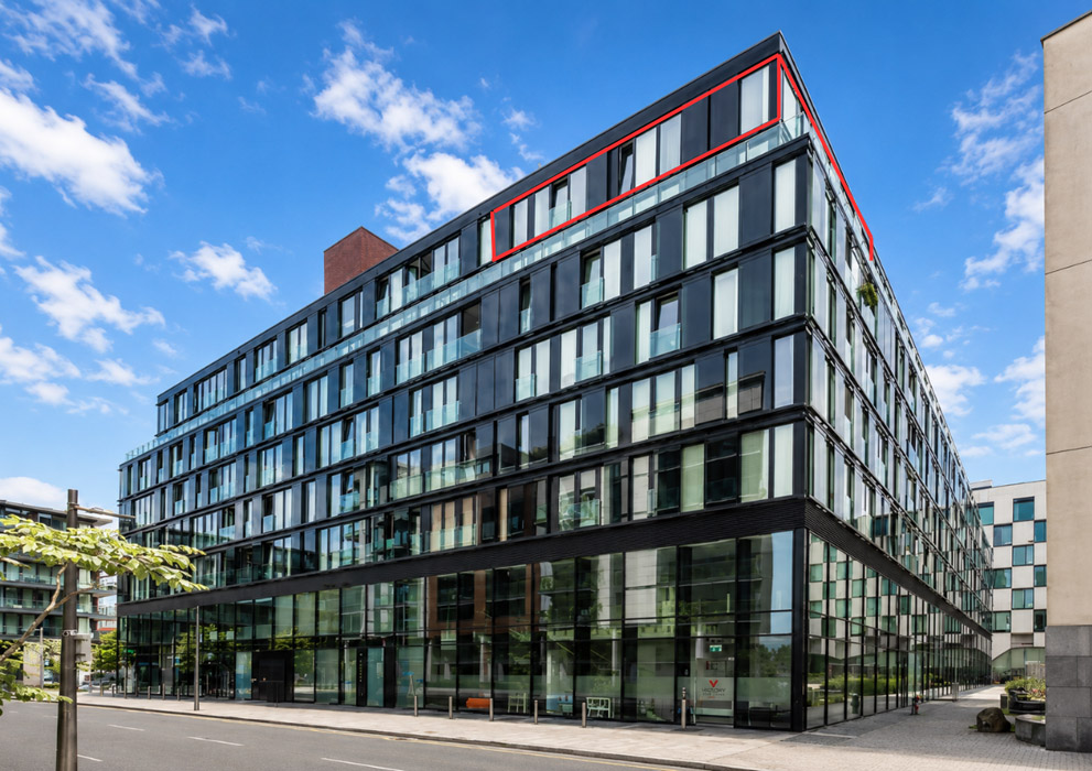 Docklands 2.0: On top of the world in a three-bedroom, 7th-floor apartment 1 Docklands
