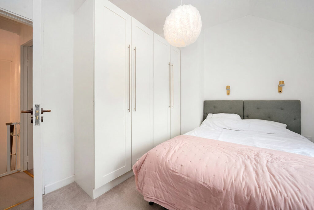 Take me to the two-bed at the bridge on the Dodder’s nature trail seeking €625k 8 13 BROOKVALE ROAD DUBLIN 4 D04 C6H9 75 13