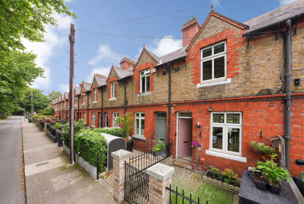 Take me to the two-bed at the bridge on the Dodder’s nature trail seeking €625k 1 13 BROOKVALE ROAD DUBLIN 4 D04 C6H9 75 5