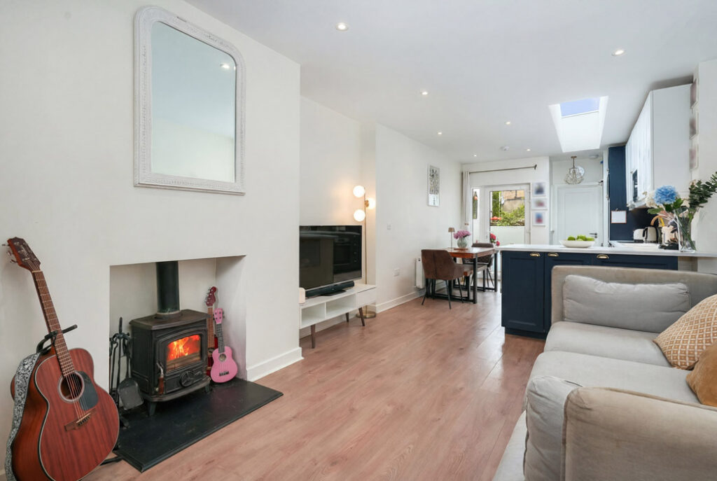 Take me to the two-bed at the bridge on the Dodder’s nature trail seeking €625k 3 13 BROOKVALE ROAD DUBLIN 4 D04 C6H9 75 8