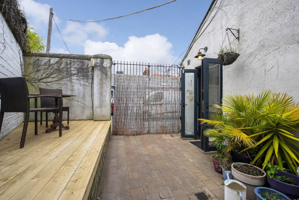 A cute Dublin 8 artisan cottage seeking €350k offers scope to extend 7 200
