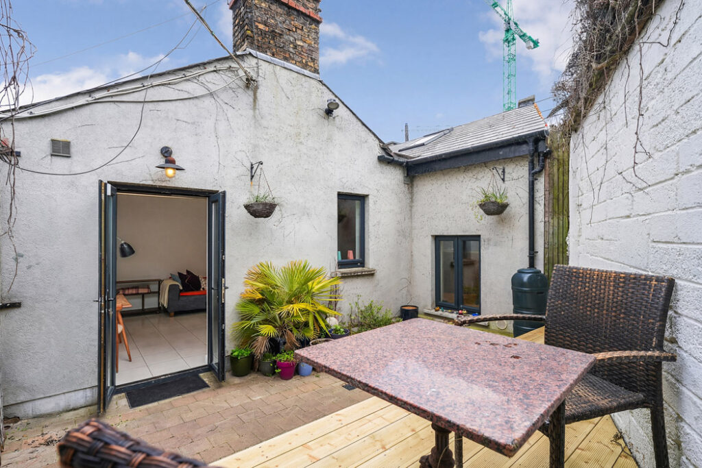 A cute Dublin 8 artisan cottage seeking €350k offers scope to extend 8 210