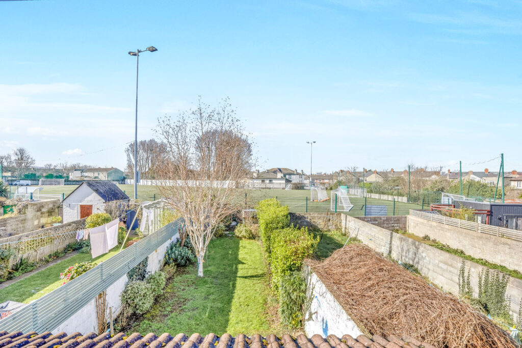 47 Larkfield Gardens 12