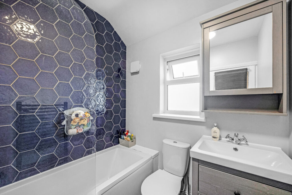 47 Larkfield Gardens 6