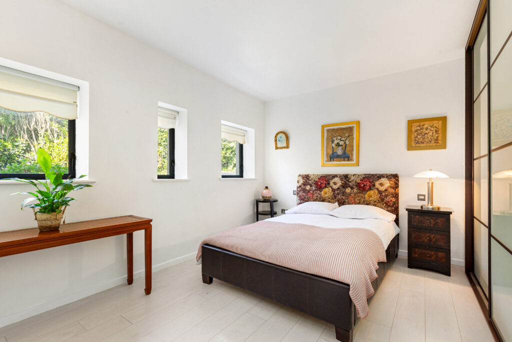 Million-euro vista or the potential to create your own Grand Design for €1.075 million 6 88457 R 1 0 02a2652