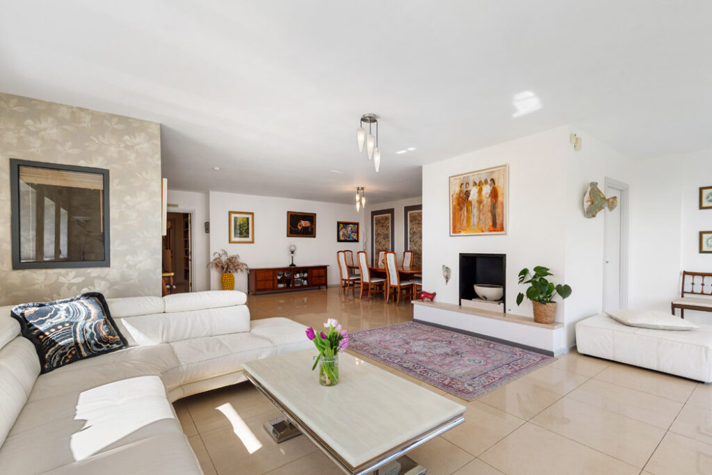 Million-euro vista or the potential to create your own Grand Design for €1.075 million 3 88457 R 1 0 02a2686