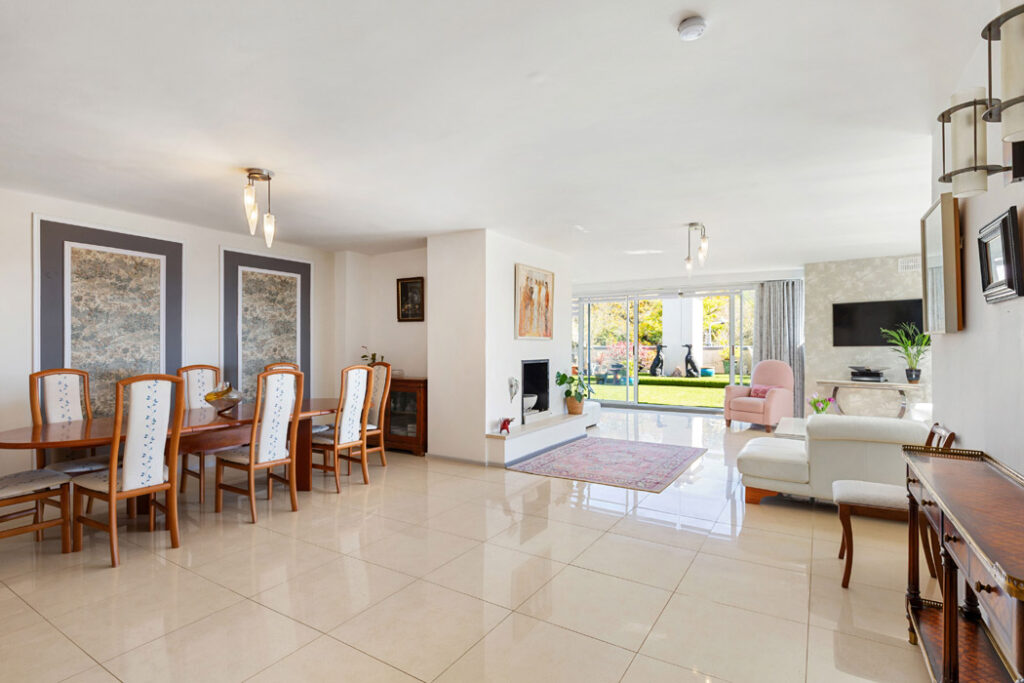 Million-euro vista or the potential to create your own Grand Design for €1.075 million 2 88457 R 1 0 02a2724