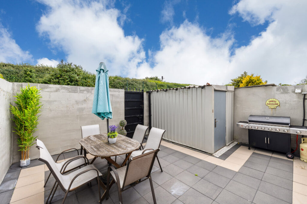 Move-in ready two-bed on one of Dublin 3’s widest streets, seeking €595k 9 89554 R 1 6L7A2207