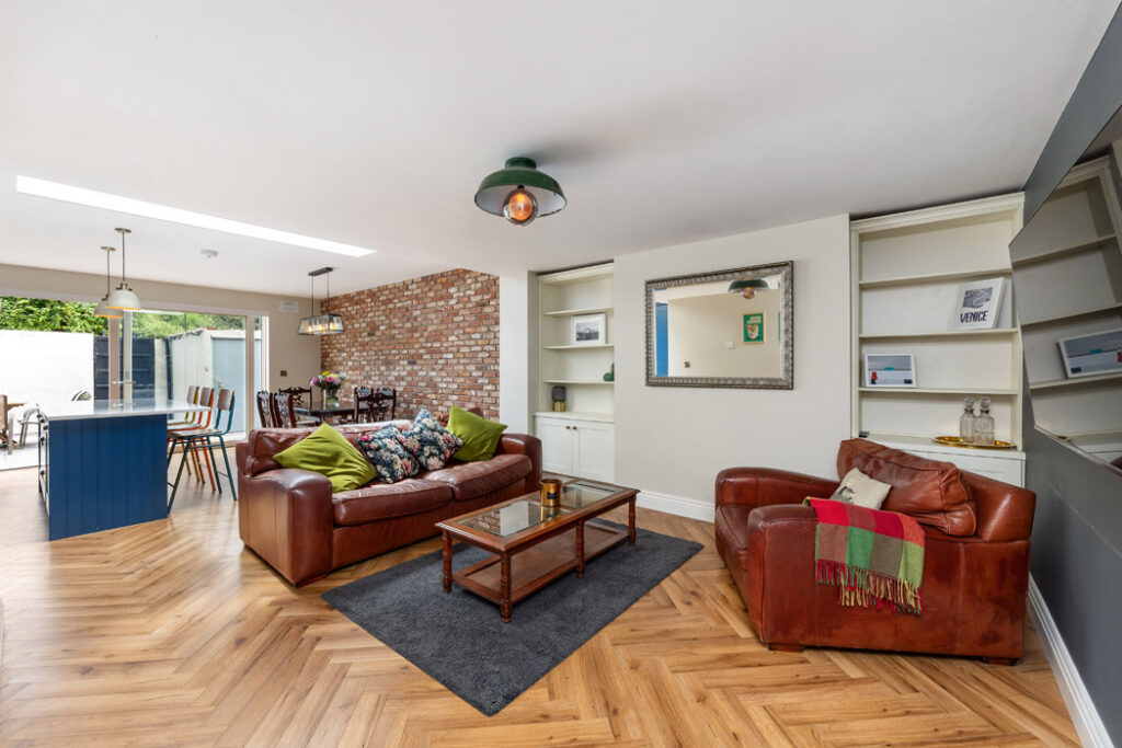 Move-in ready two-bed on one of Dublin 3’s widest streets, seeking €595k 4 89554 R 1 6L7A2212
